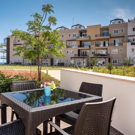 Olive Smart With Sea View Apartment *